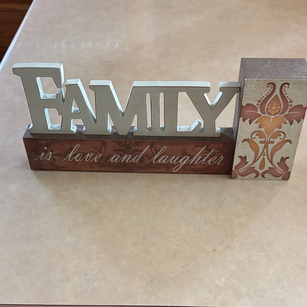 Family Sign with Floral Accent